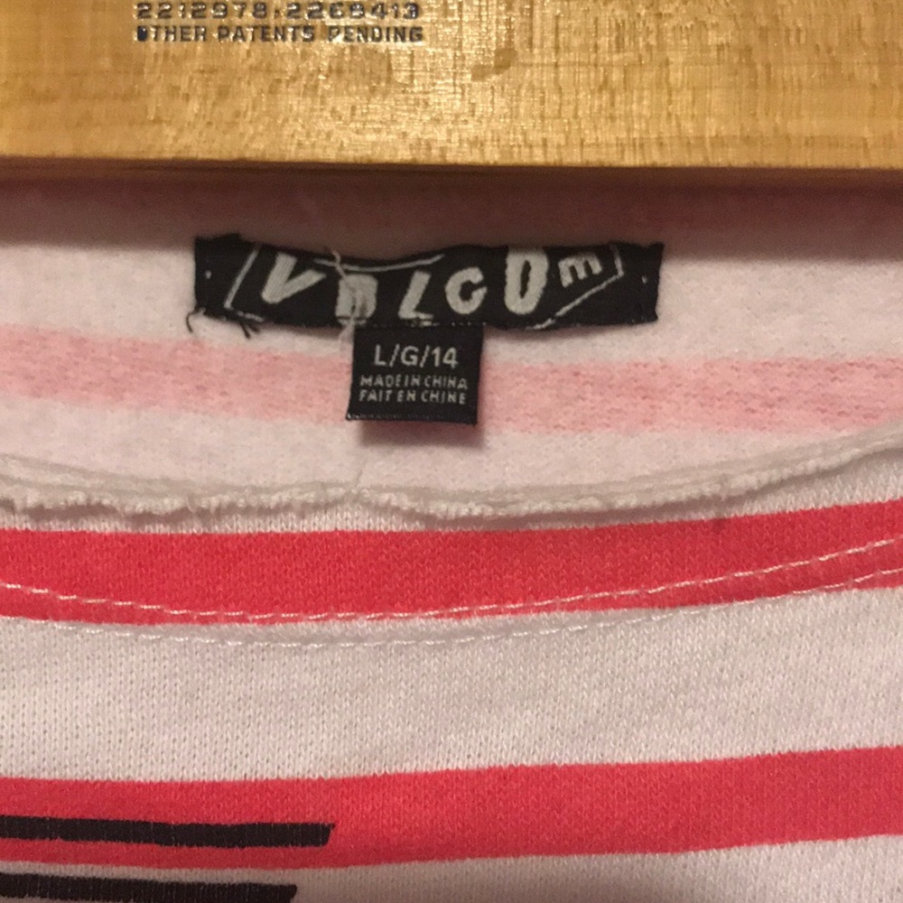 VOLCOM Stripped Pullover - Picture 2 of 7